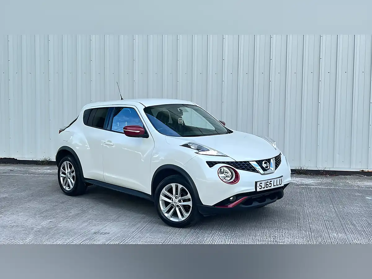 Used 2015 Nissan Juke Acenta Premium White - Interior and Exterior details 5