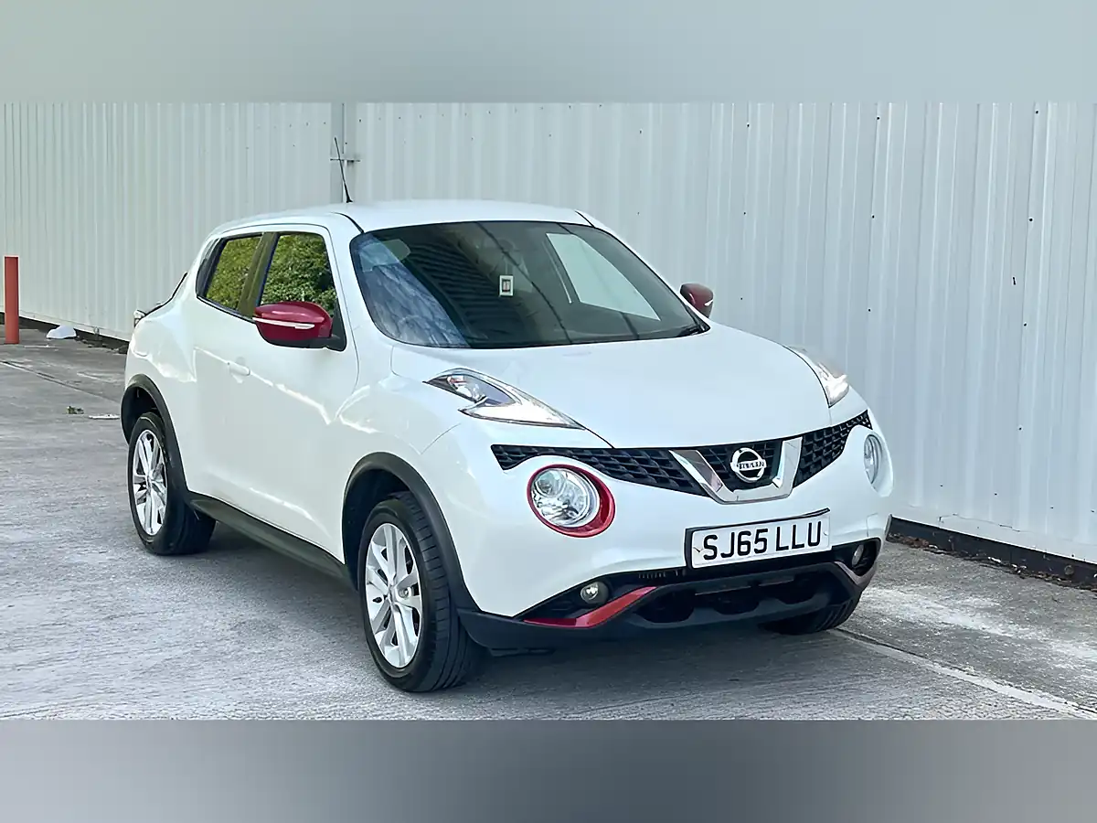 Used 2015 Nissan Juke Acenta Premium White - Interior and Exterior details 7