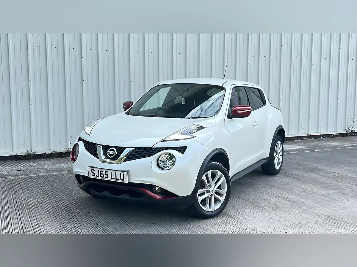 Used 2015 Nissan Juke Acenta Premium White - Interior and Exterior details 8
