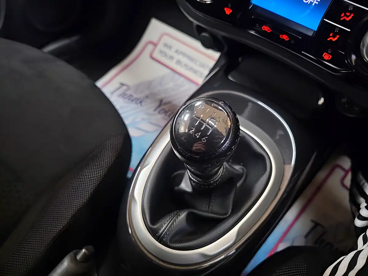 Used 2015 Nissan Juke Acenta Premium Yellow - Interior and Exterior details 11