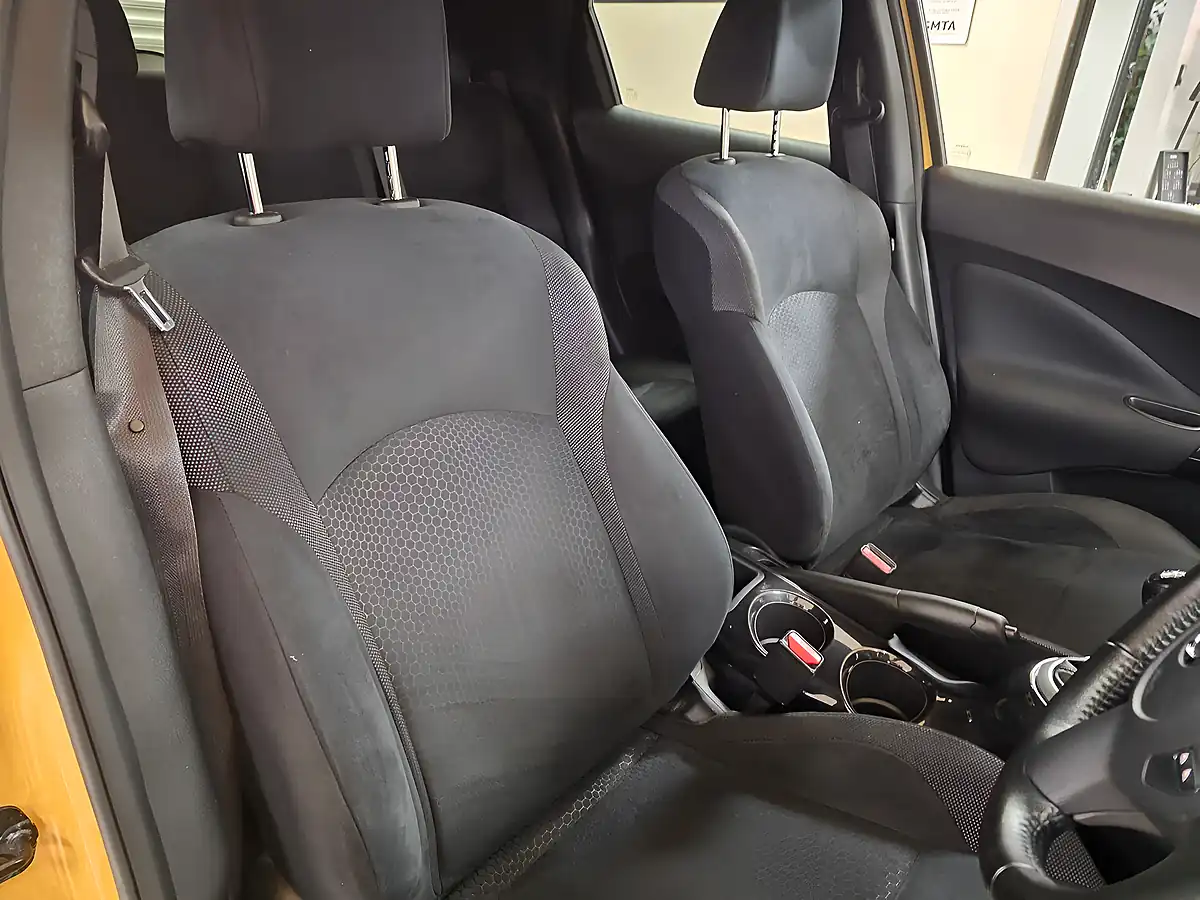 Used 2015 Nissan Juke Acenta Premium Yellow - Interior and Exterior details 15