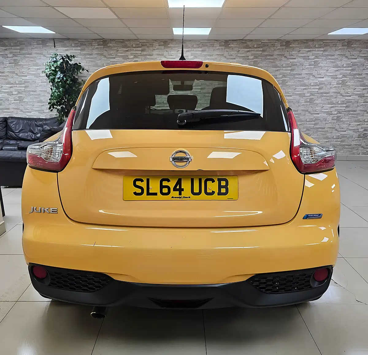 Used 2015 Nissan Juke Acenta Premium Yellow - Interior and Exterior details 6