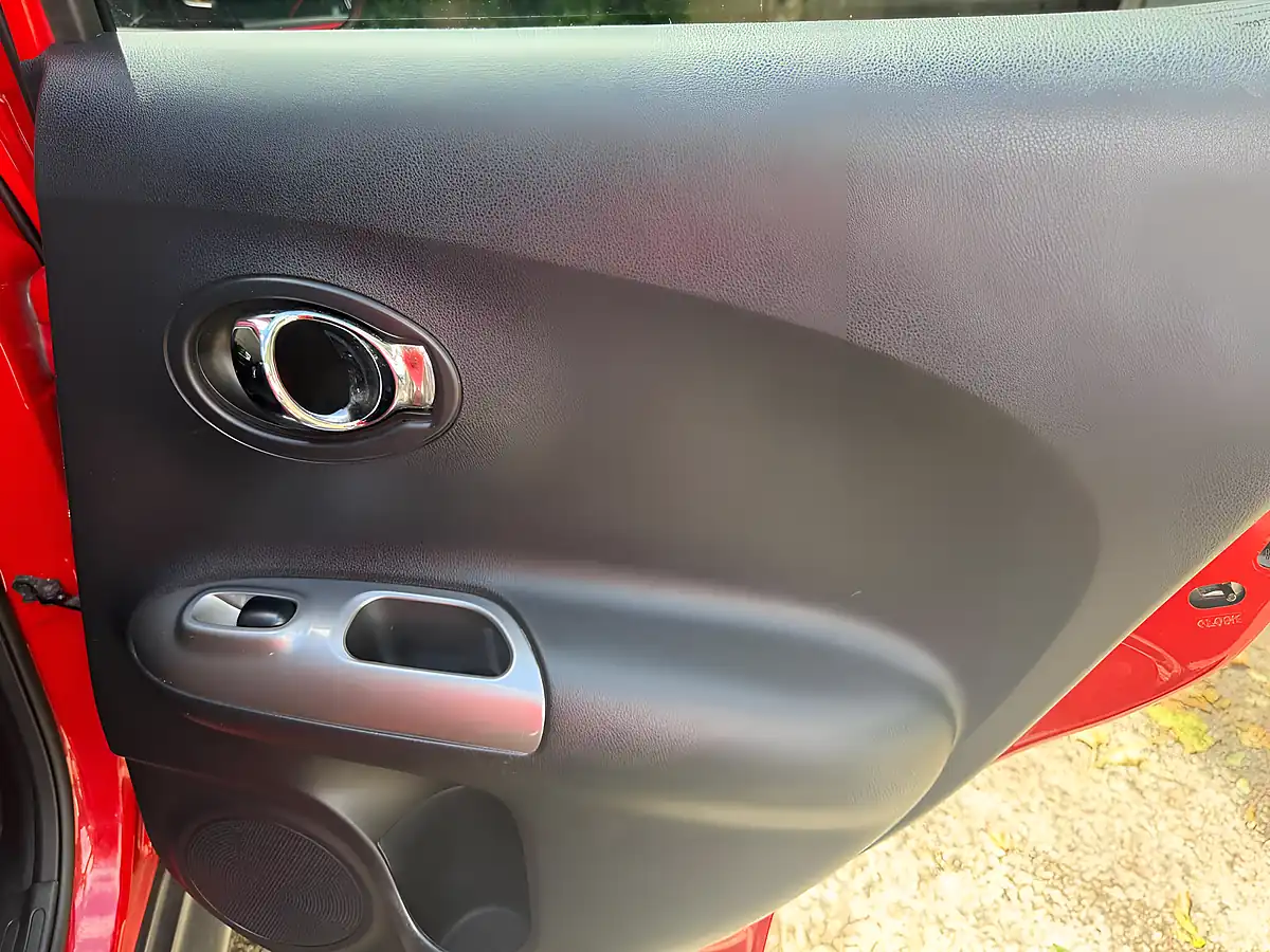 Used 2015 Nissan Juke Acenta Red - Interior and Exterior details 15