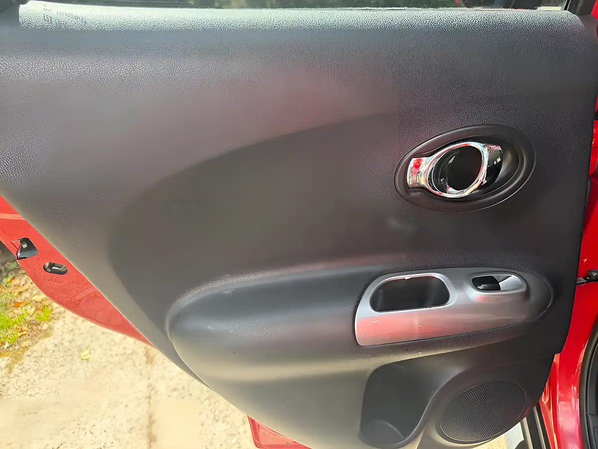 Used 2015 Nissan Juke Acenta Red - Interior and Exterior details 16