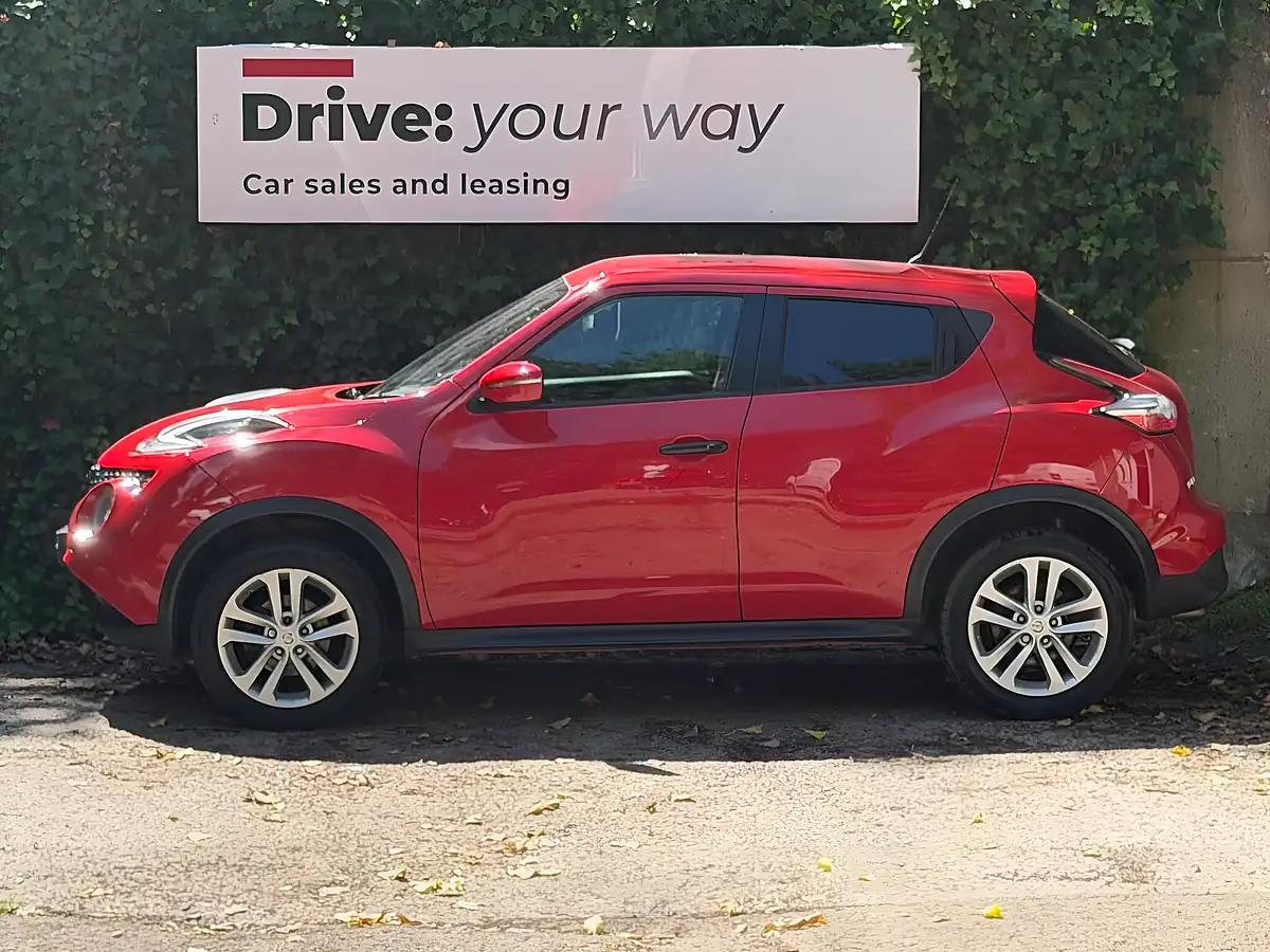 Used 2015 Nissan Juke Acenta Red - Interior and Exterior details 4
