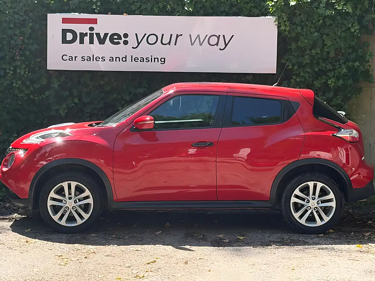 Used 2015 Nissan Juke Acenta Red - Interior and Exterior details 5