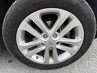 Used 2015 Nissan Juke Acenta Red - Interior and Exterior details 11