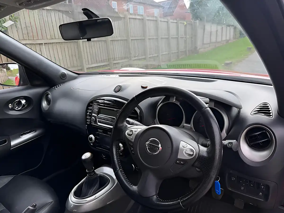 Used 2015 Nissan Juke Acenta Red - Interior and Exterior details 14