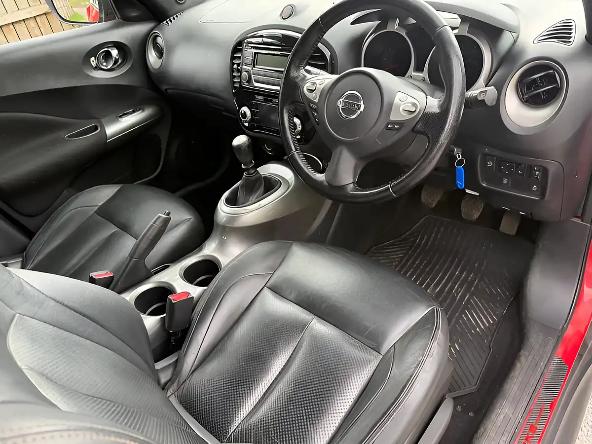 Used 2015 Nissan Juke Acenta Red - Interior and Exterior details 15
