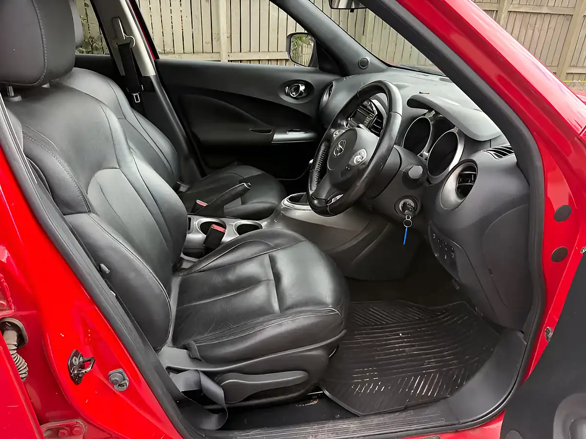 Used 2015 Nissan Juke Acenta Red - Interior and Exterior details 18