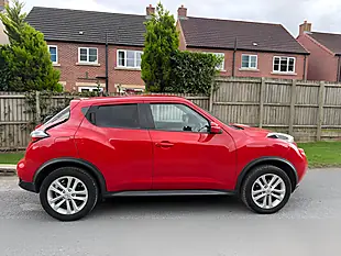 Used 2015 Nissan Juke Acenta Red - Interior and Exterior details 4