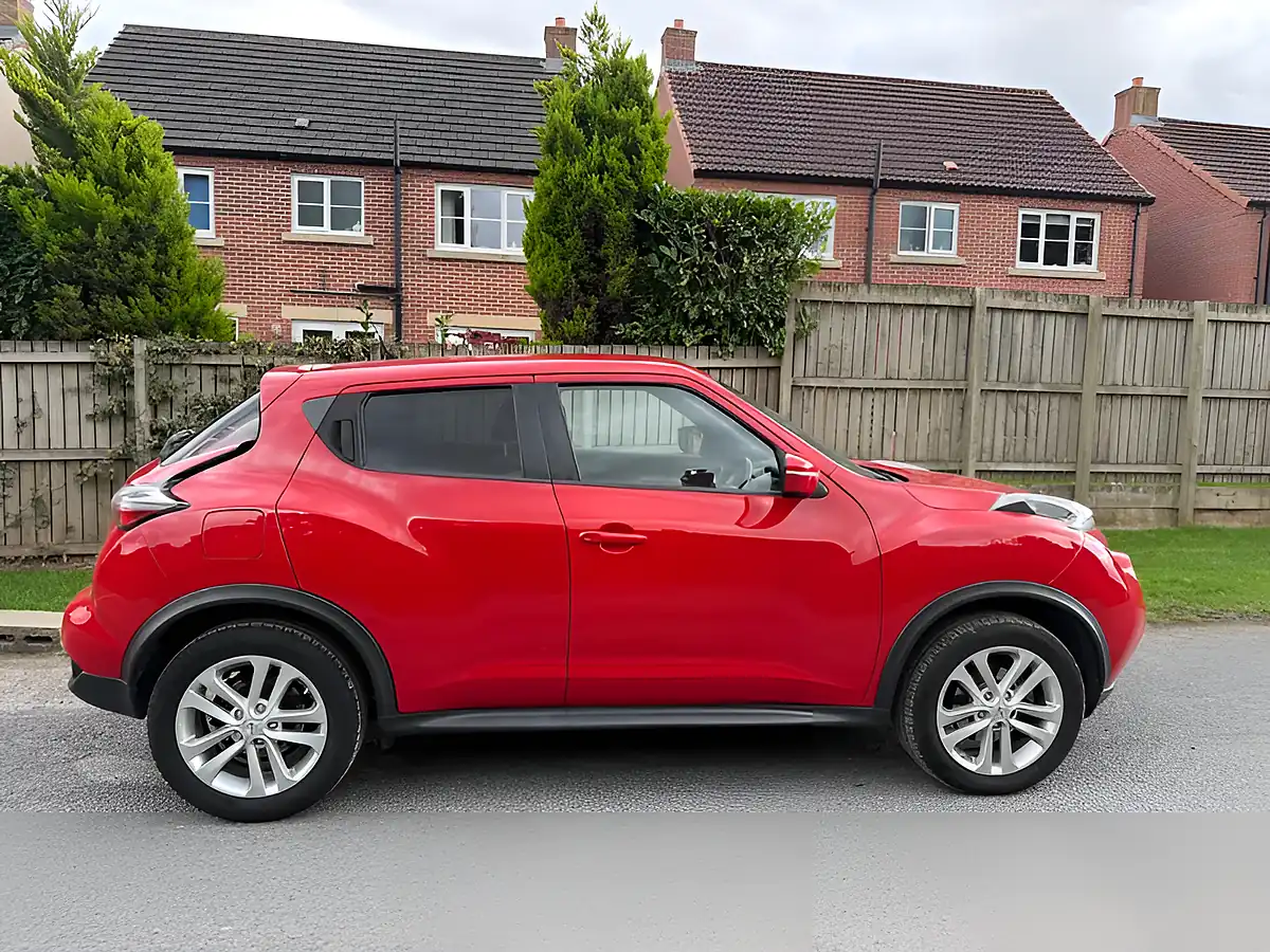 Used 2015 Nissan Juke Acenta Red - Interior and Exterior details 4