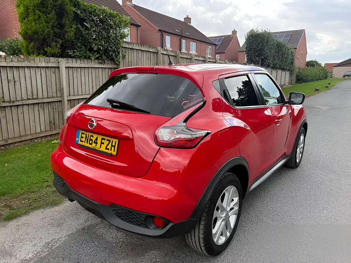Used 2015 Nissan Juke Acenta Red - Interior and Exterior details 5