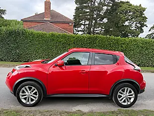 Used 2015 Nissan Juke Acenta Red - Interior and Exterior details 8