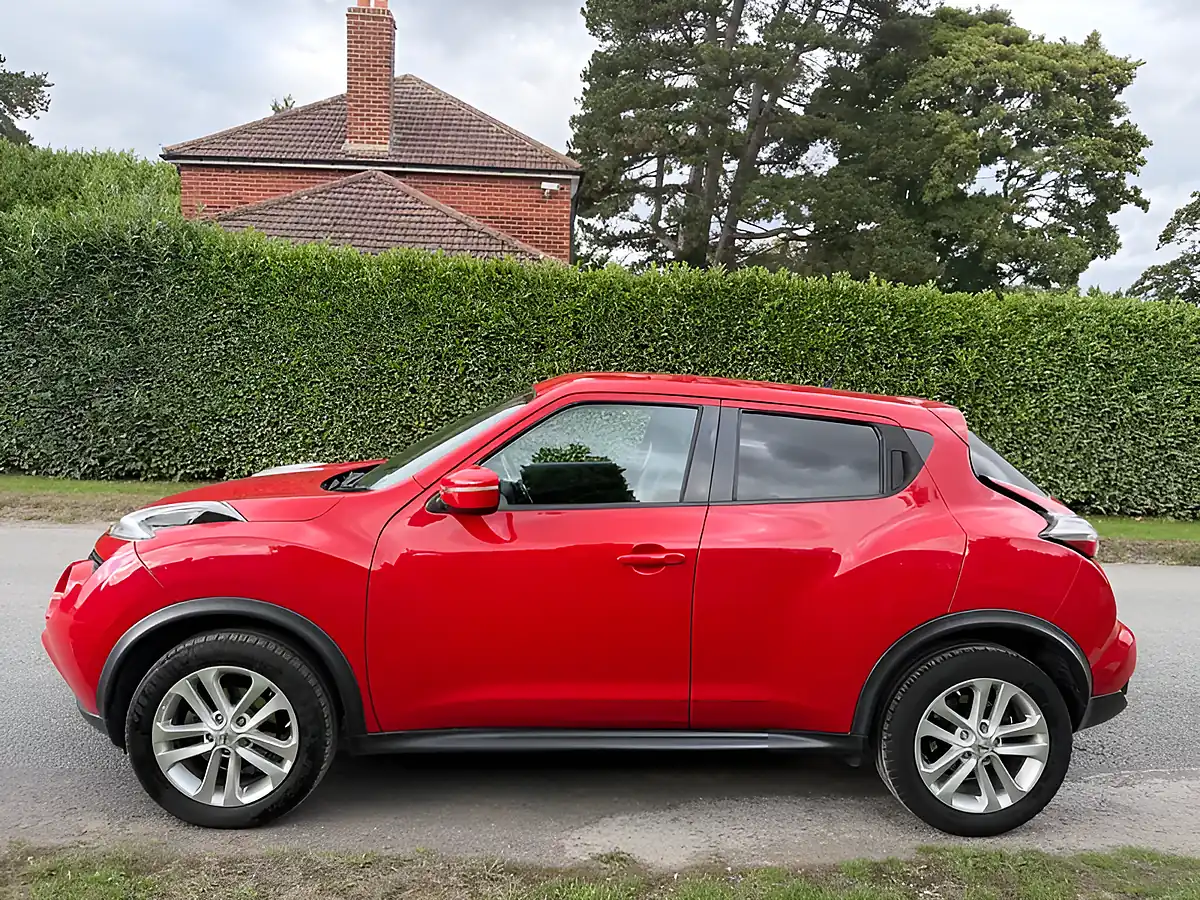 Used 2015 Nissan Juke Acenta Red - Interior and Exterior details 8