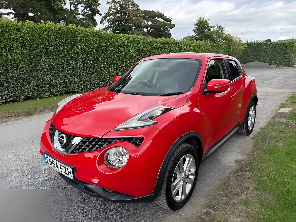 Used 2015 Nissan Juke Acenta Red - Interior and Exterior details 9