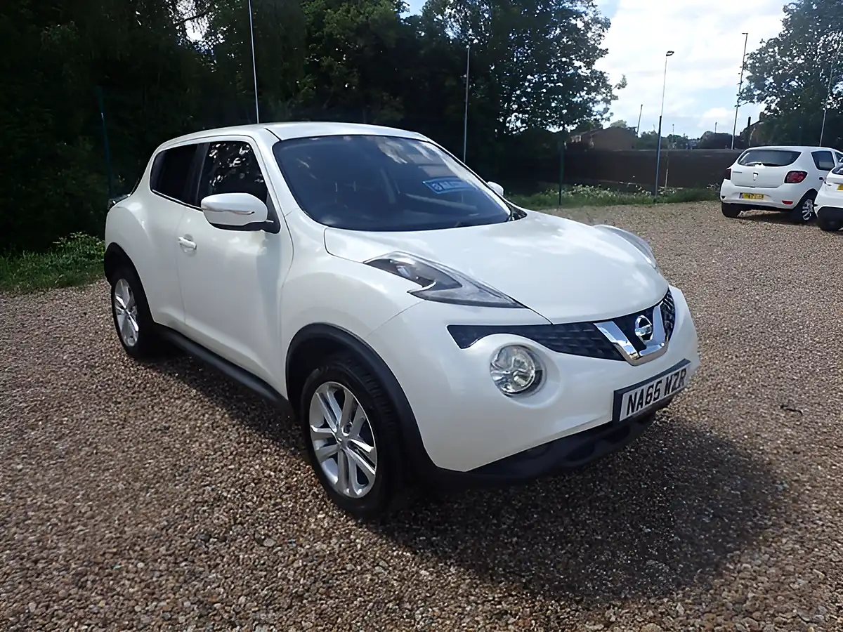 Used 2015 Nissan Juke Acenta White - Front View