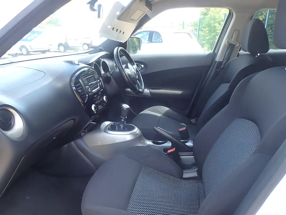 Used 2015 Nissan Juke Acenta White - Interior and Exterior details 12
