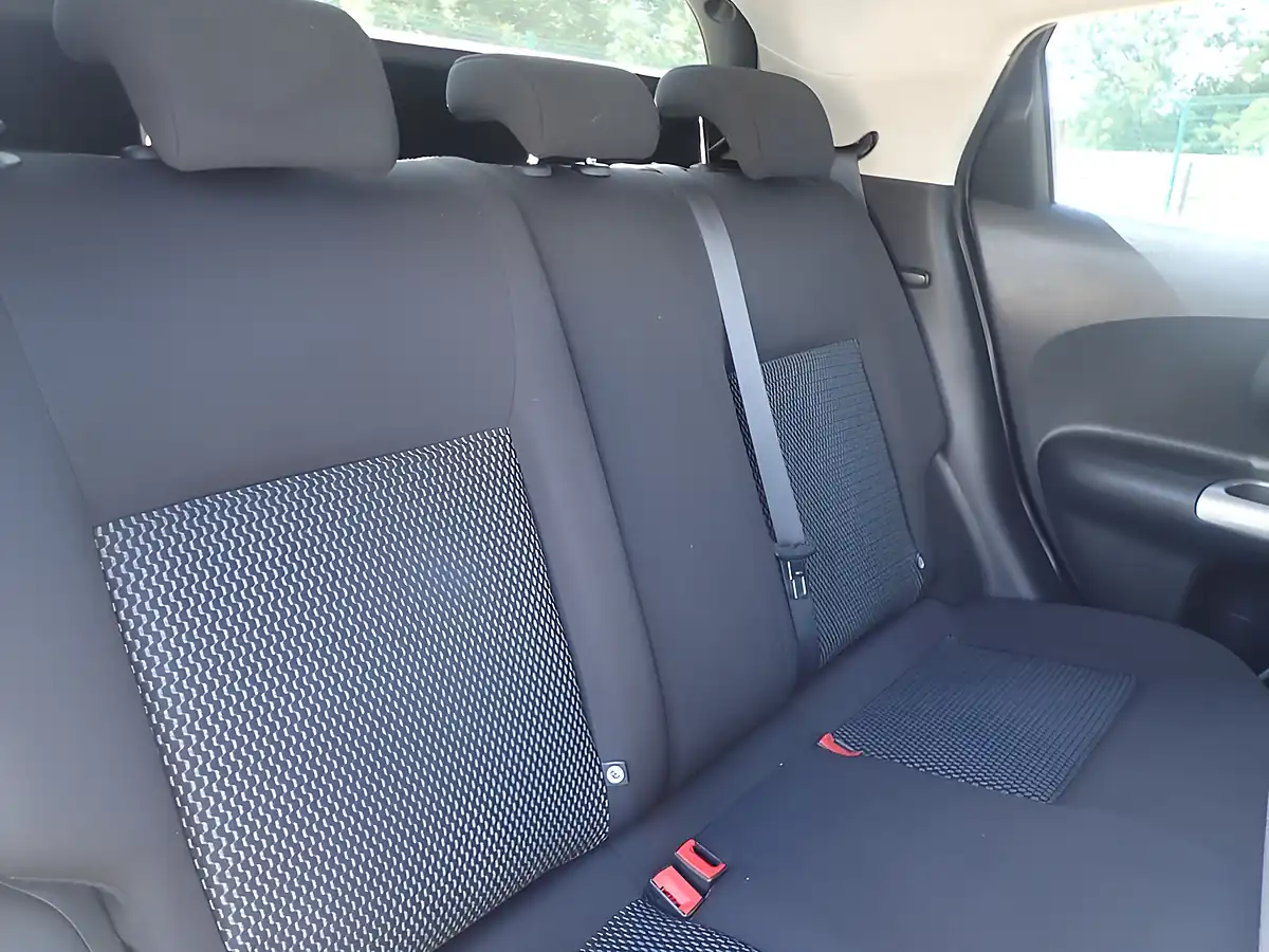 Used 2015 Nissan Juke Acenta White - Interior and Exterior details 13