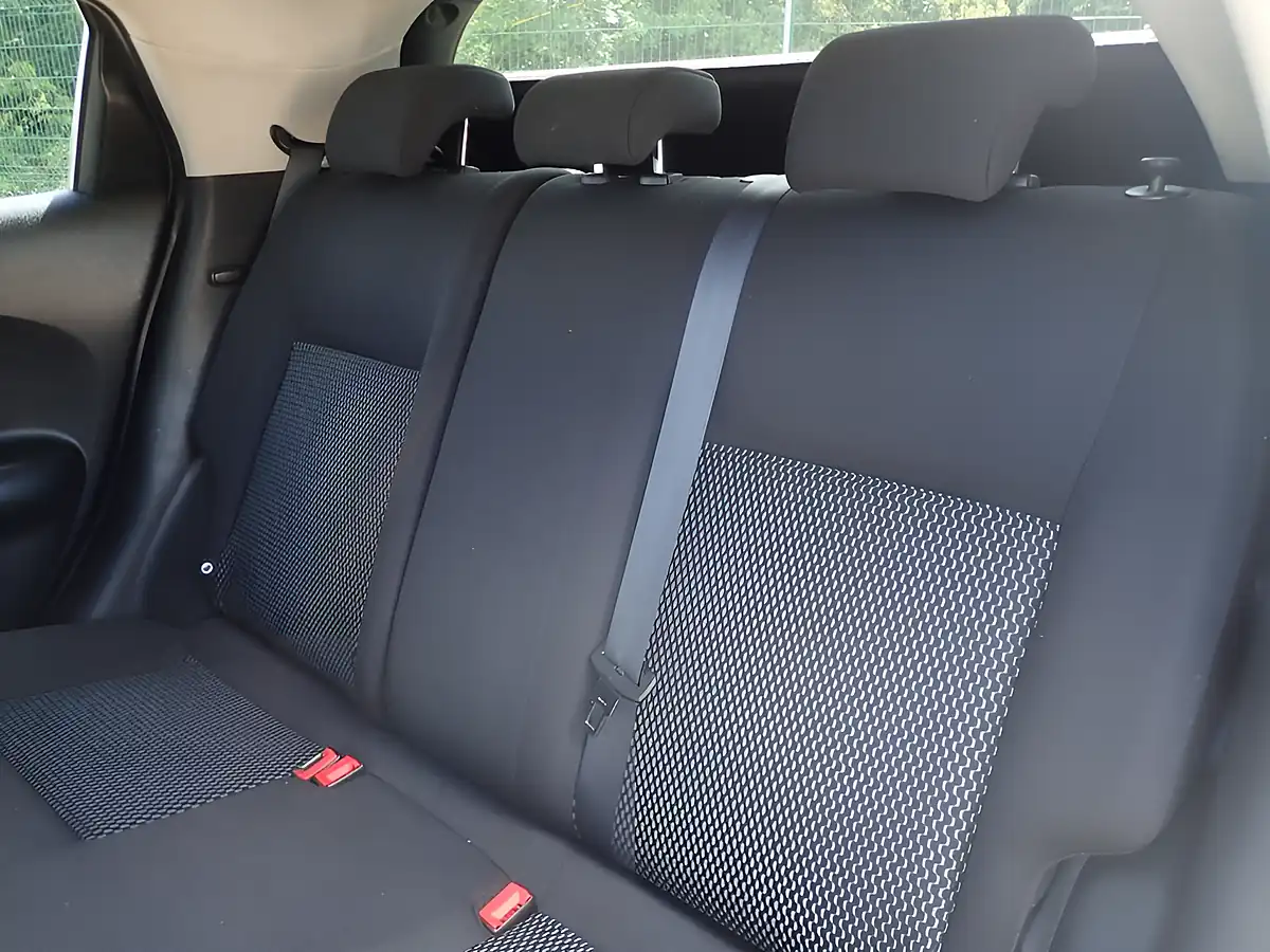 Used 2015 Nissan Juke Acenta White - Interior and Exterior details 14