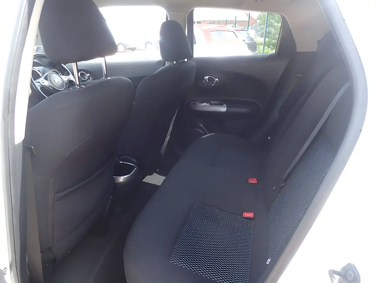 Used 2015 Nissan Juke Acenta White - Interior and Exterior details 15