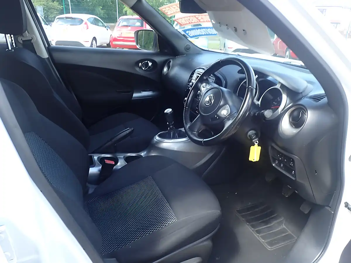 Used 2015 Nissan Juke Acenta White - Interior and Exterior details 5
