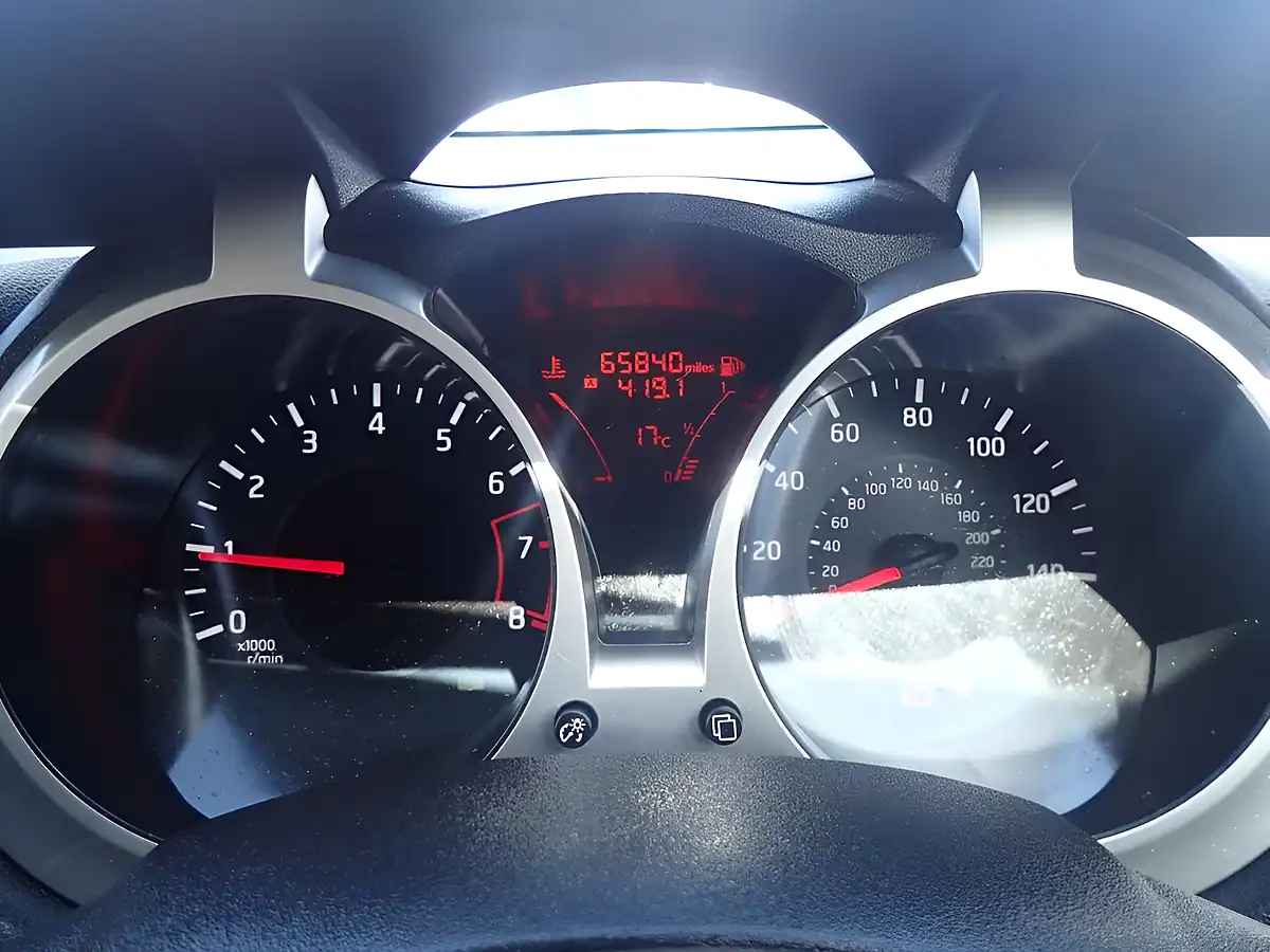 Used 2015 Nissan Juke Acenta White - Interior and Exterior details 8