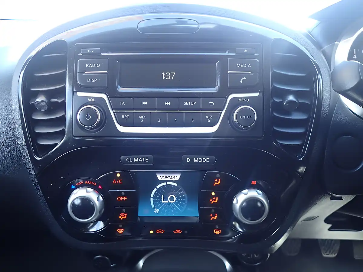 Used 2015 Nissan Juke Acenta White - Interior and Exterior details 9