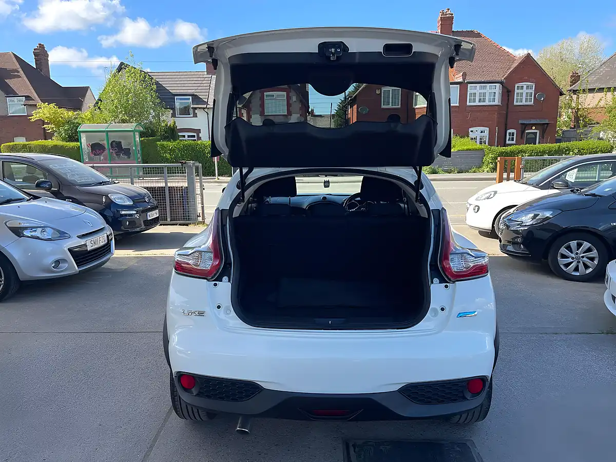 Used 2015 Nissan Juke Acenta White - Interior and Exterior details 13