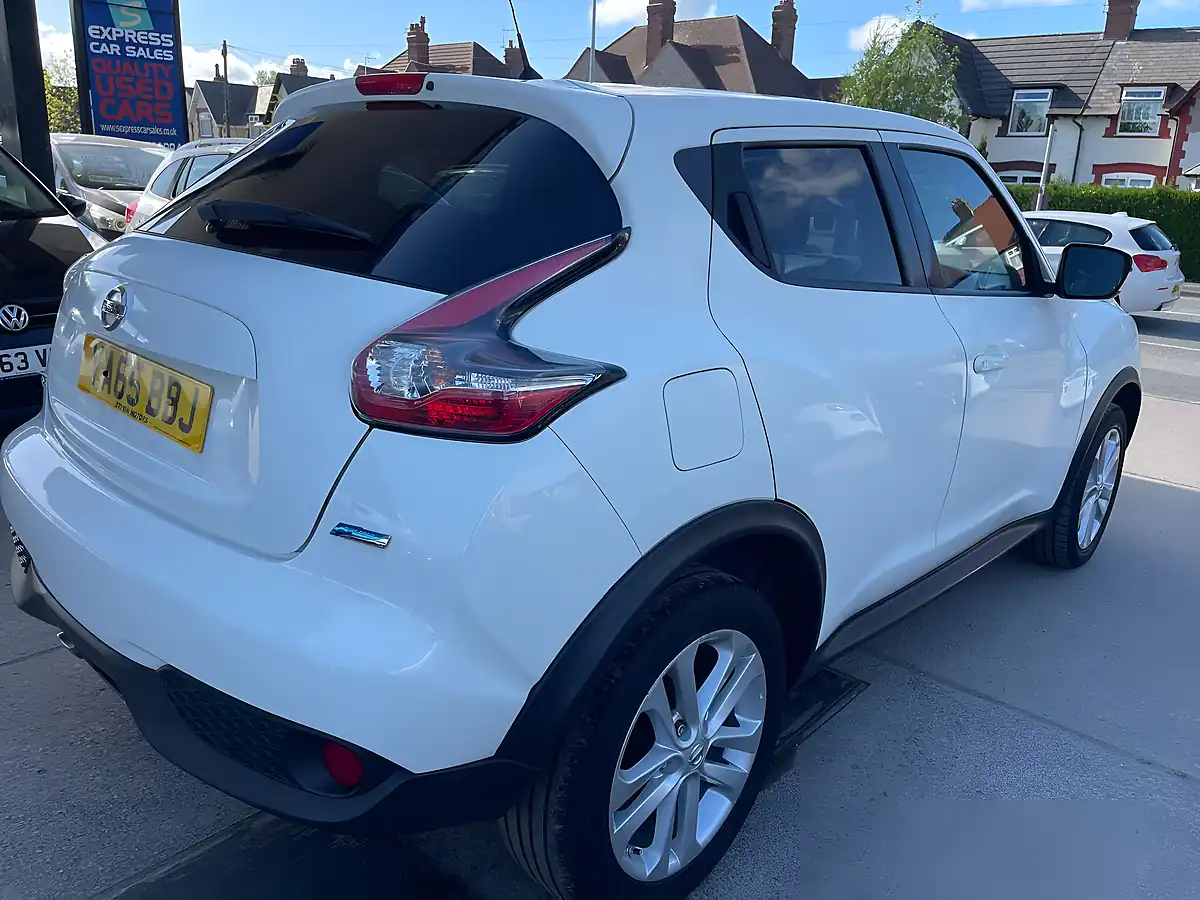Used 2015 Nissan Juke Acenta White - Interior and Exterior details 15