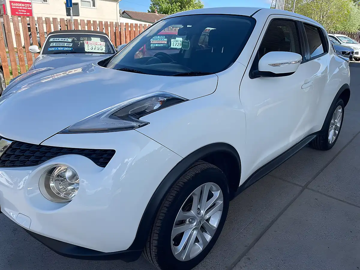 Used 2015 Nissan Juke Acenta White - Interior and Exterior details 16