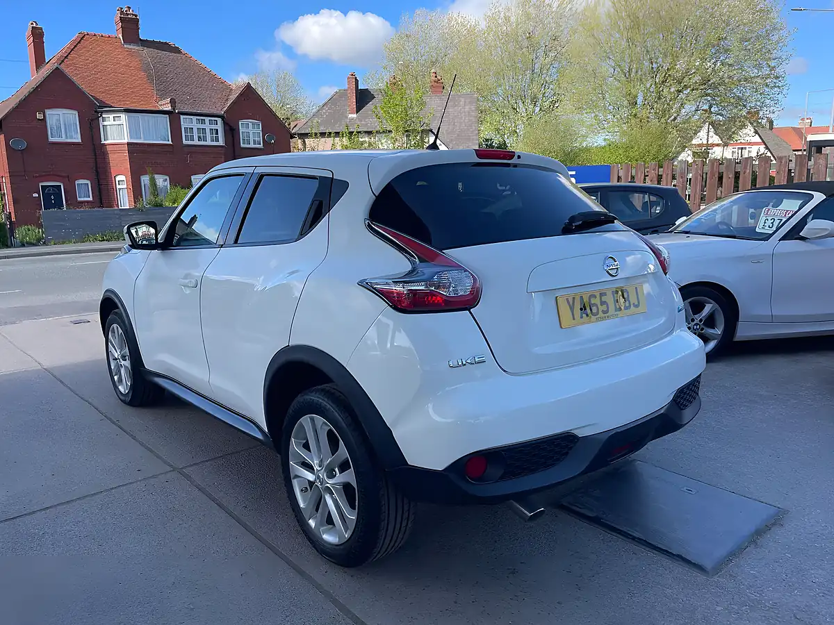 Used 2015 Nissan Juke Acenta White - Interior and Exterior details 5