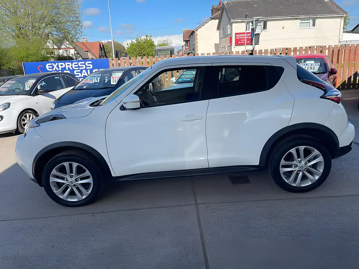 Used 2015 Nissan Juke Acenta White - Interior and Exterior details 6