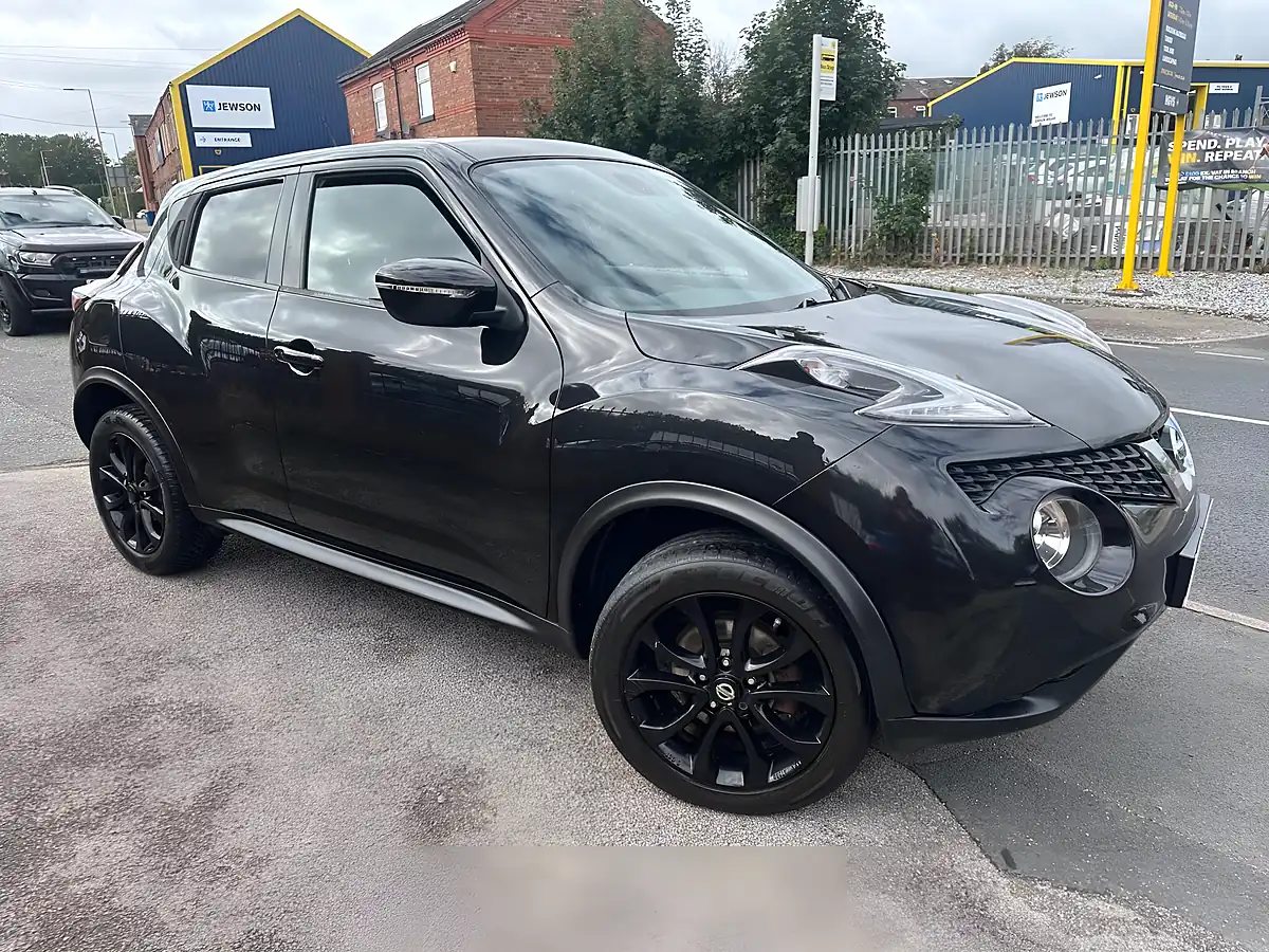 Used 2015 Nissan Juke N-Connecta Black - Interior and Exterior details 8