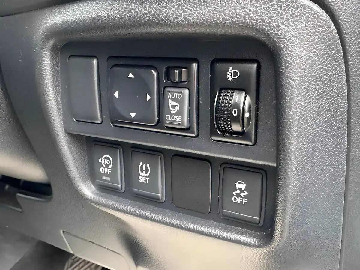 Used 2015 Nissan Juke N-Connecta Grey - Interior and Exterior details 13
