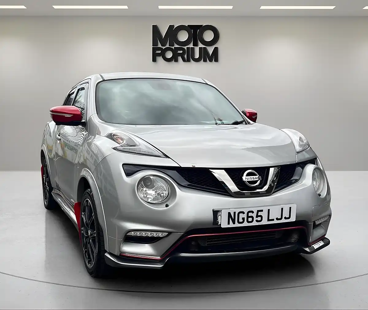 Used 2015 Nissan Juke Nismo RS Silver - Interior and Exterior details 5