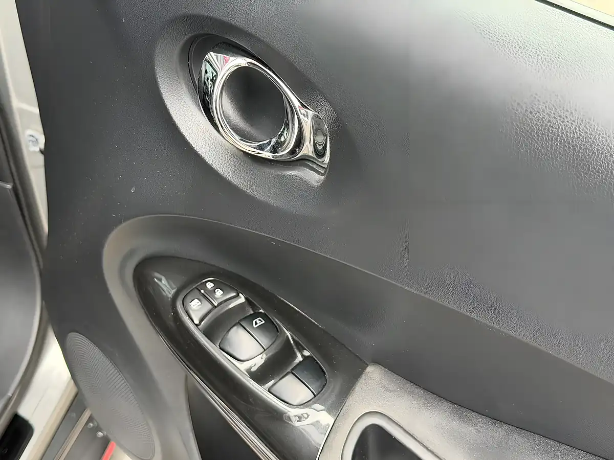 Used 2015 Nissan Juke Nismo RS Silver - Interior and Exterior details 12
