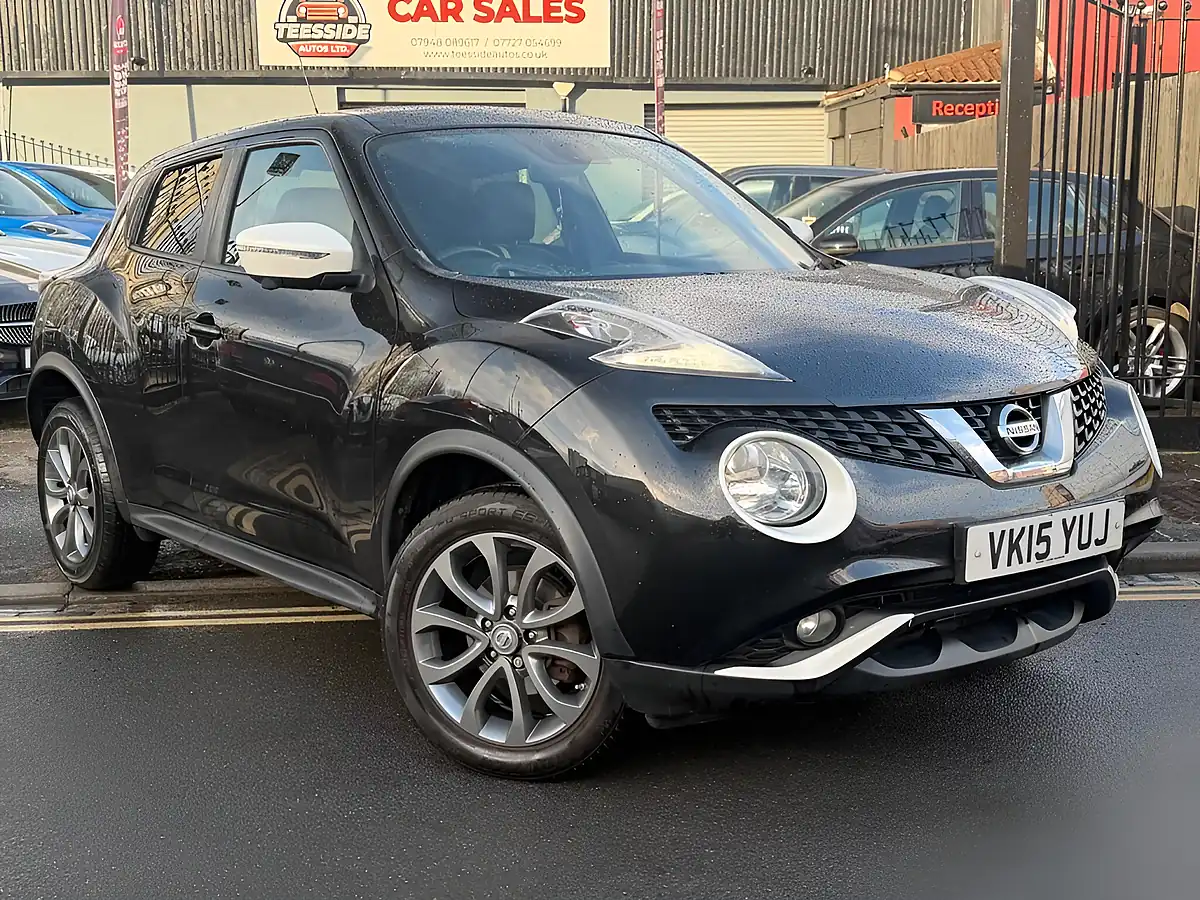 Used 2015 Nissan Juke Tekna Black - Front View