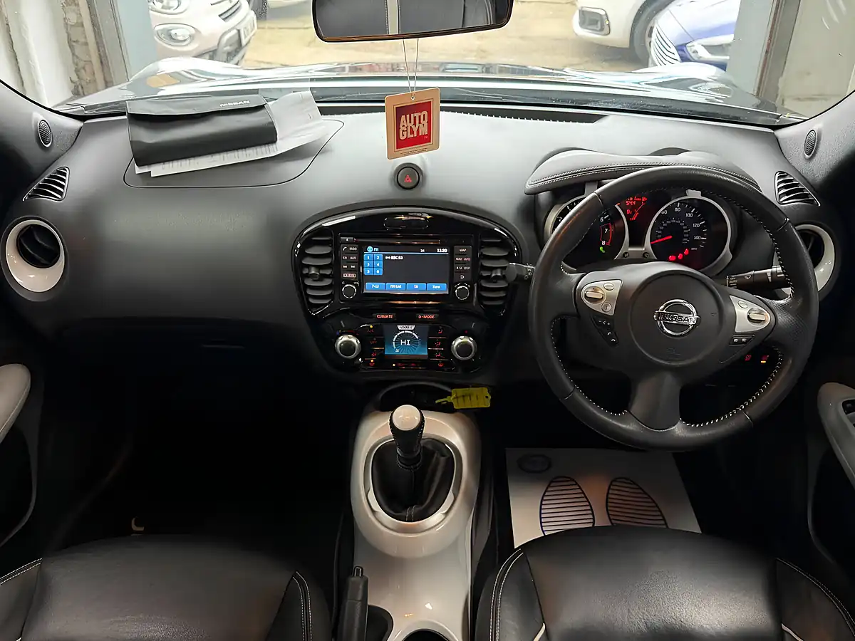 Used 2015 Nissan Juke Tekna Black - Interior and Exterior details 11