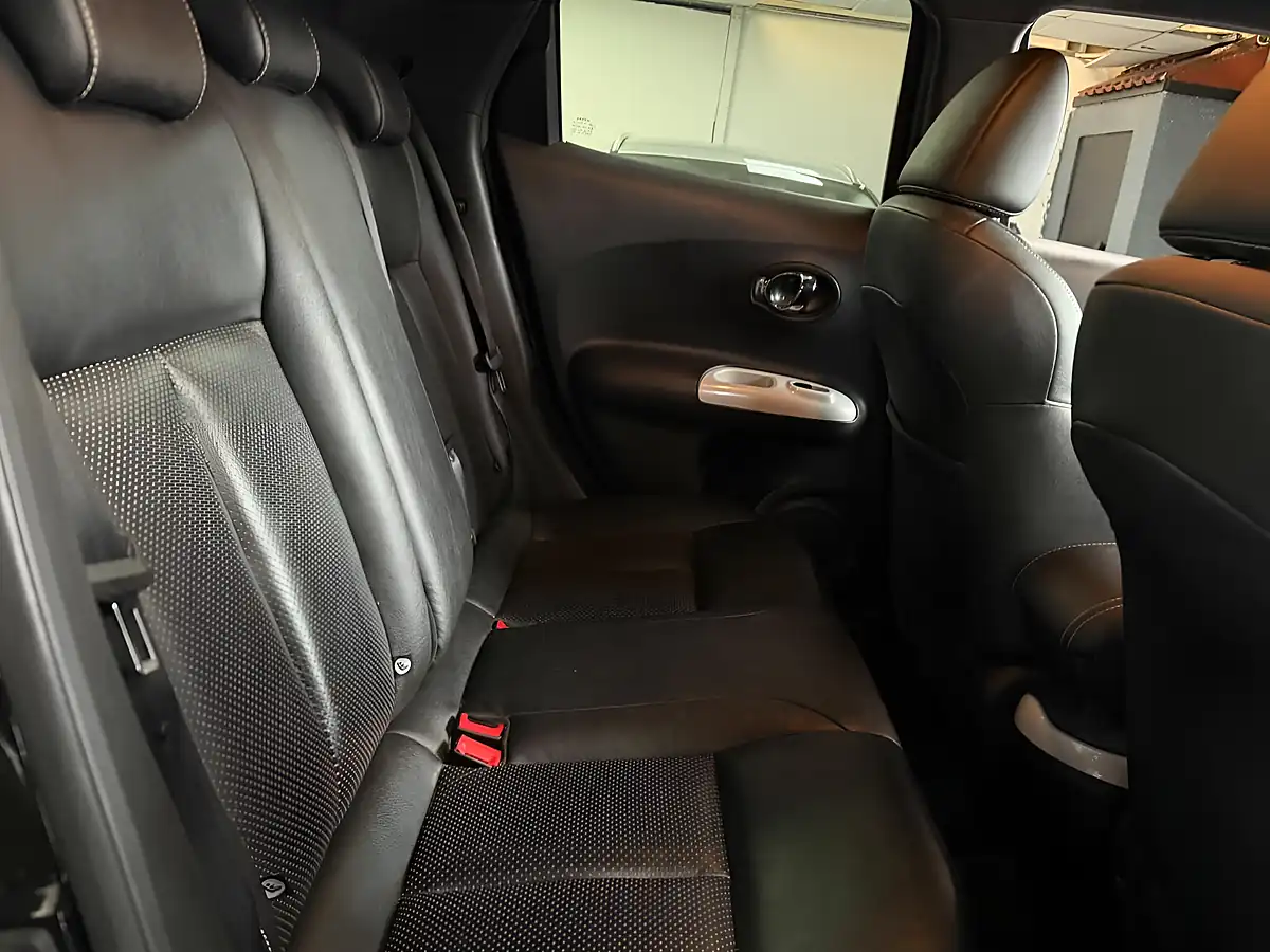 Used 2015 Nissan Juke Tekna Black - Interior and Exterior details 16