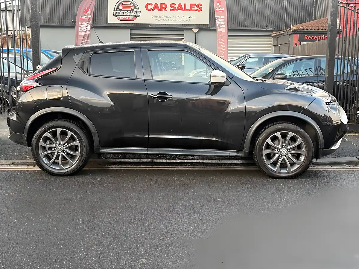 Used 2015 Nissan Juke Tekna Black - Interior and Exterior details 3