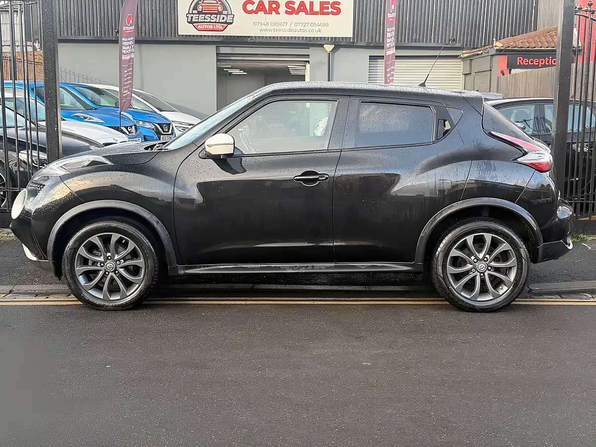 Used 2015 Nissan Juke Tekna Black - Interior and Exterior details 4