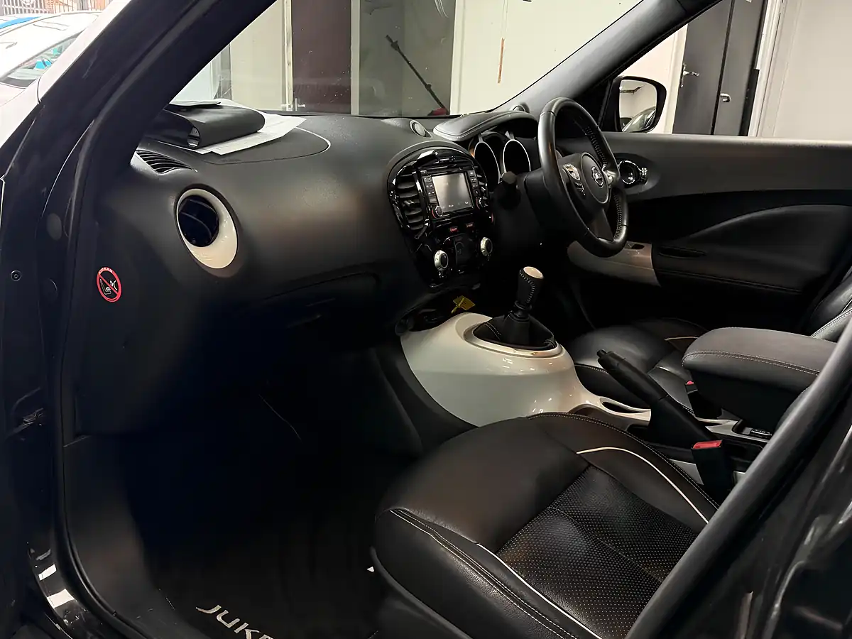 Used 2015 Nissan Juke Tekna Black - Interior and Exterior details 9