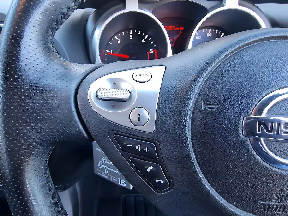 Used 2015 Nissan Juke Tekna Black - Interior and Exterior details 11