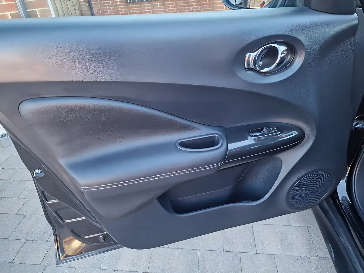 Used 2015 Nissan Juke Tekna Black - Interior and Exterior details 13