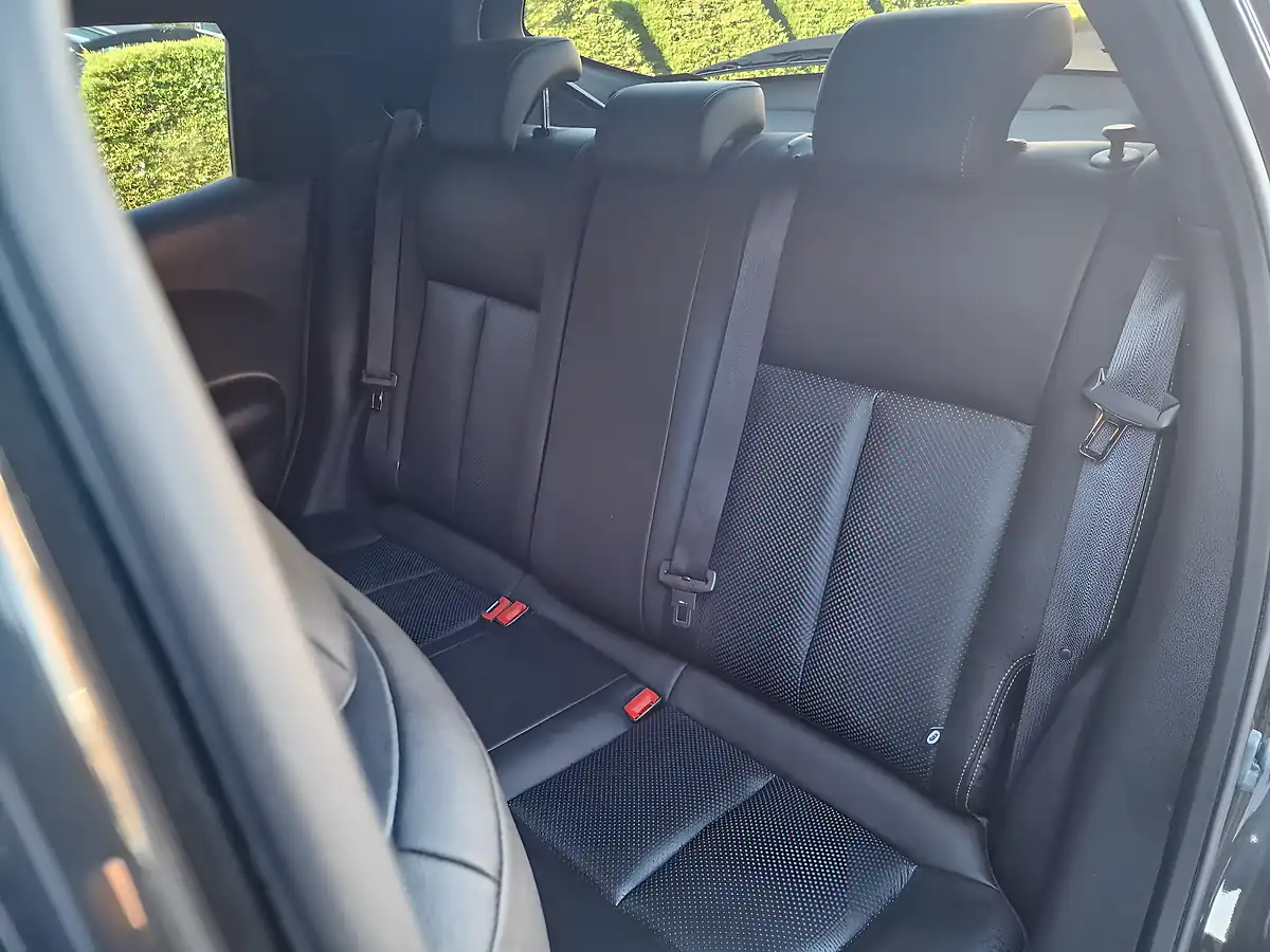 Used 2015 Nissan Juke Tekna Black - Interior and Exterior details 15