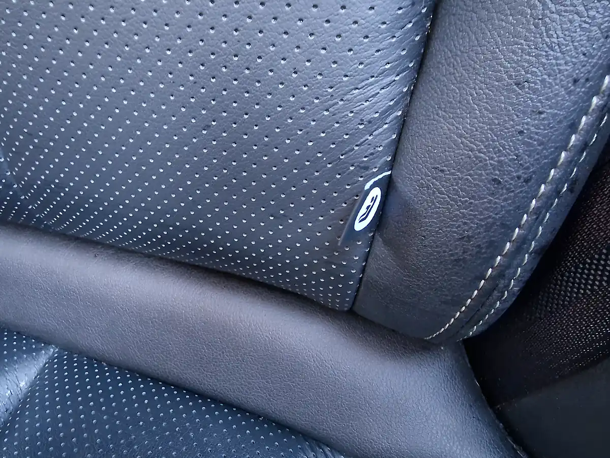 Used 2015 Nissan Juke Tekna Black - Interior and Exterior details 16