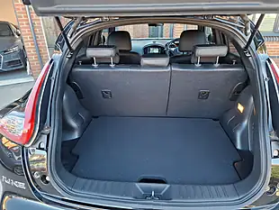 Used 2015 Nissan Juke Tekna Black - Interior and Exterior details 17