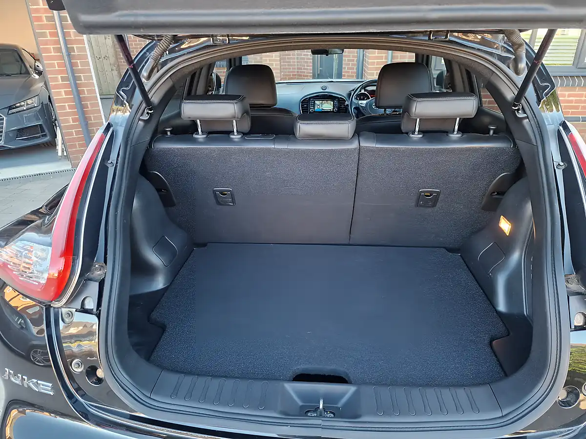 Used 2015 Nissan Juke Tekna Black - Interior and Exterior details 17