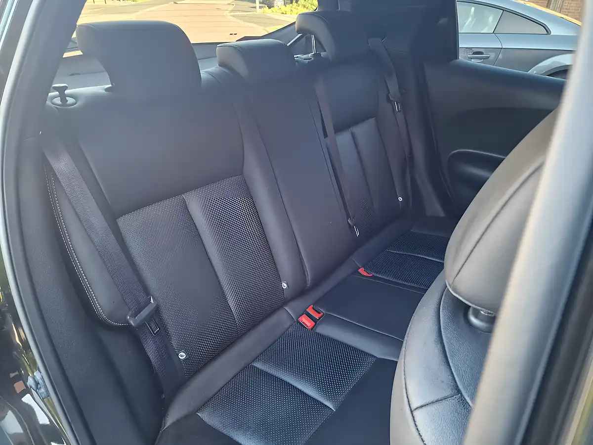 Used 2015 Nissan Juke Tekna Black - Interior and Exterior details 18